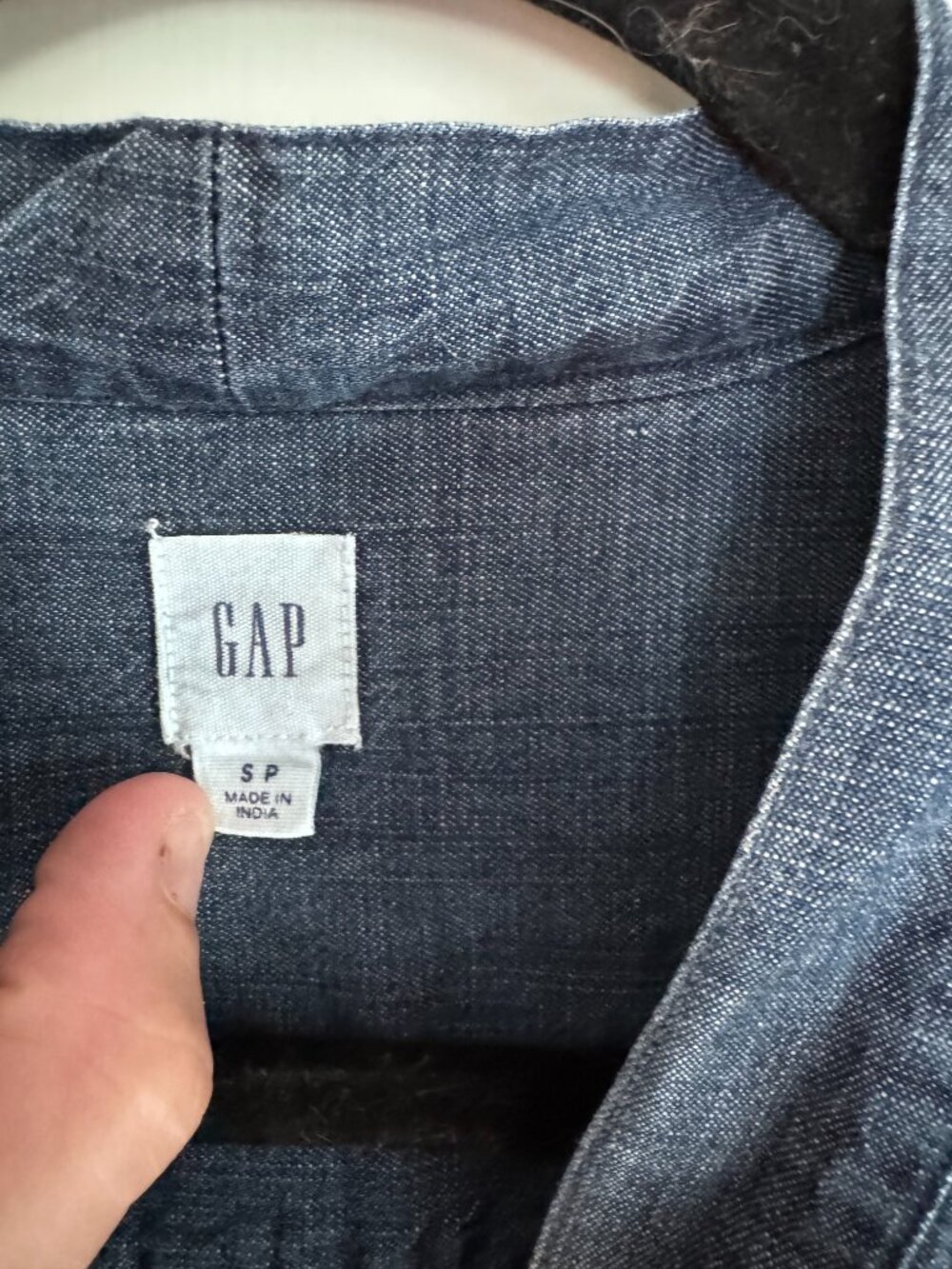 GAP Women's V-Neck Popover Denim Tunic Shirt in Tencel Small Petite - Picture 2 of 4